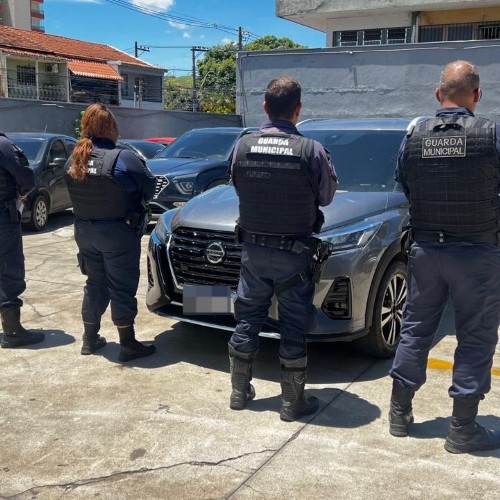 Carro roubado e clonado é recuperado pela Guarda Municipal de Volta Redonda
